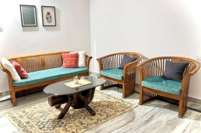 Cozy 2-bedroom service apartment with free parking